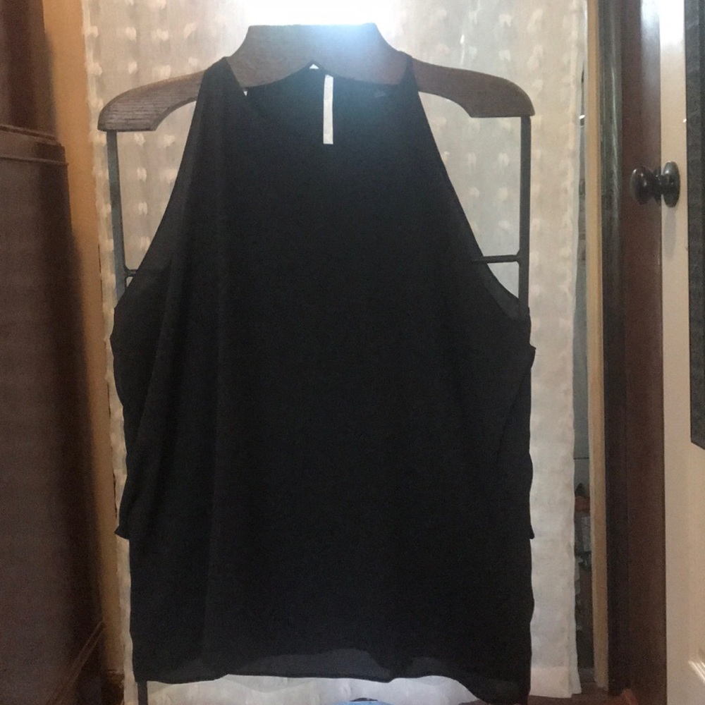 Size L lined top w/shoulders out. It’s elegant,